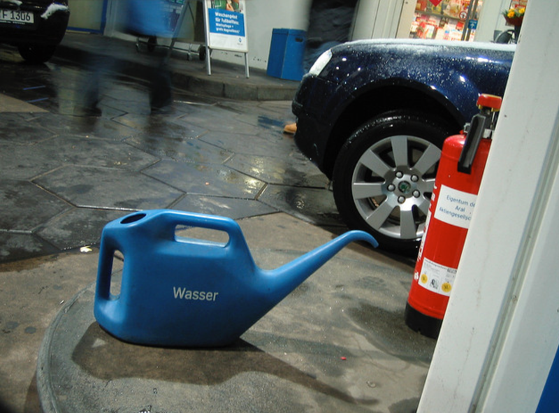 Illustration for article titled The Ten Weirdest Energy Sources Used To Power Cars